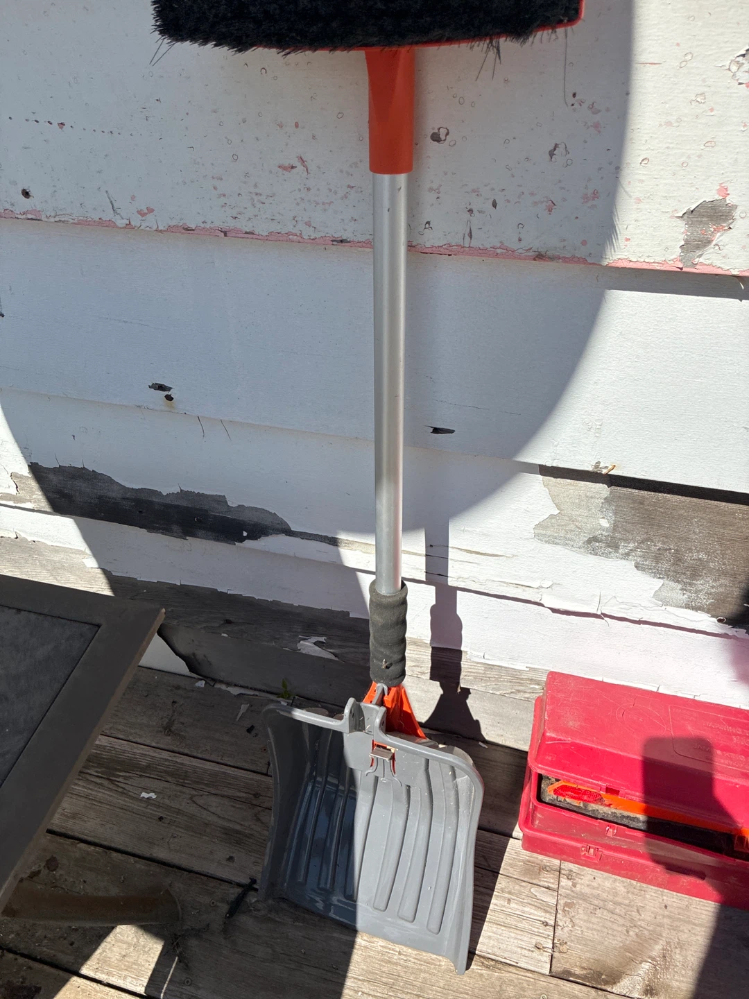 Emergency shovel and window wiper