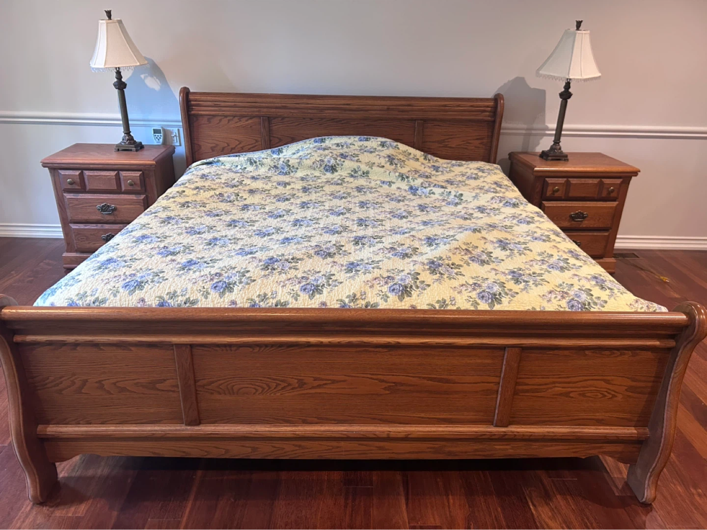 Oak Bedroom Set with Dresser and Bed - photo 3