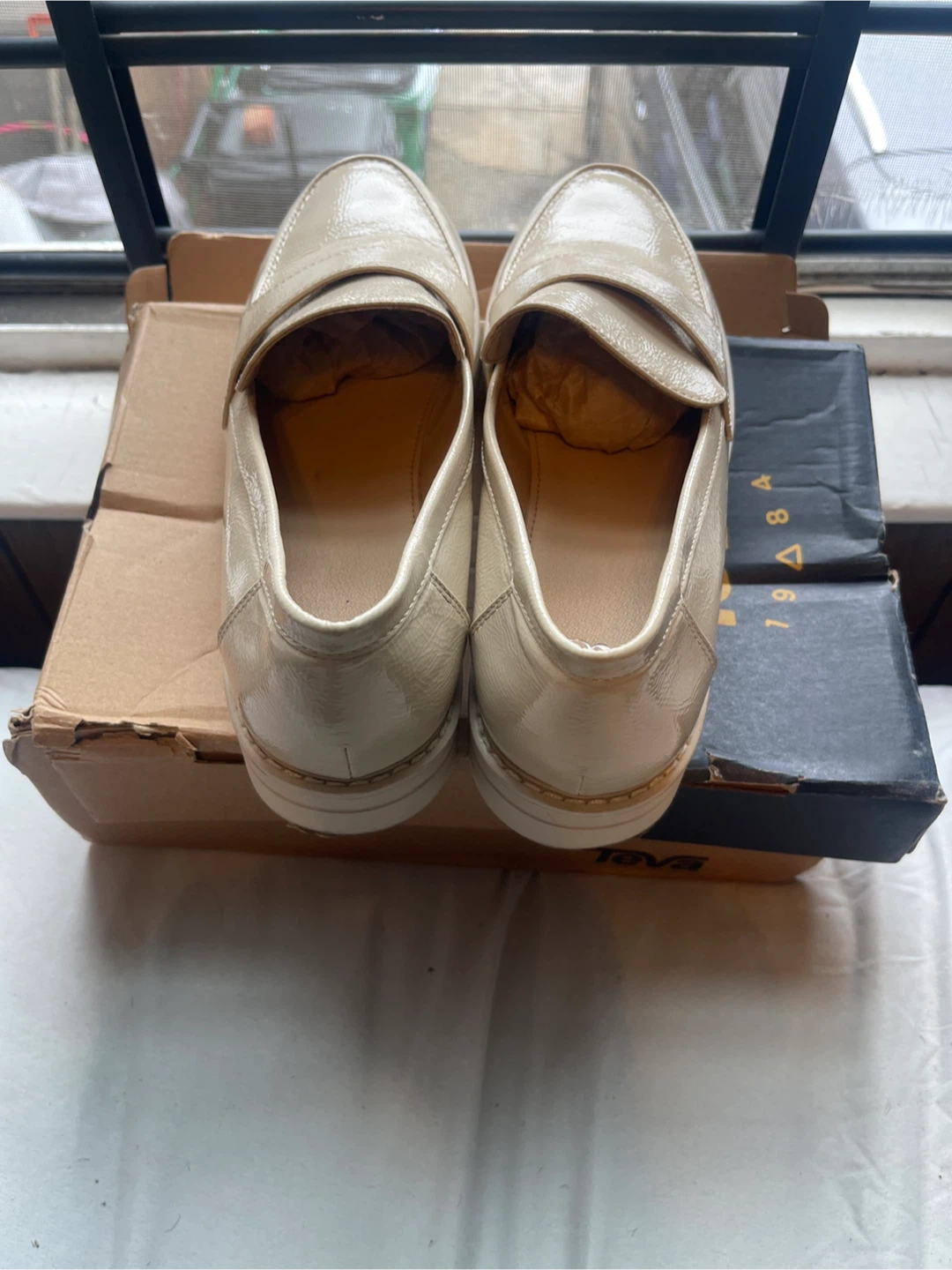 NY&Co Cream Patent Loafers - photo 4