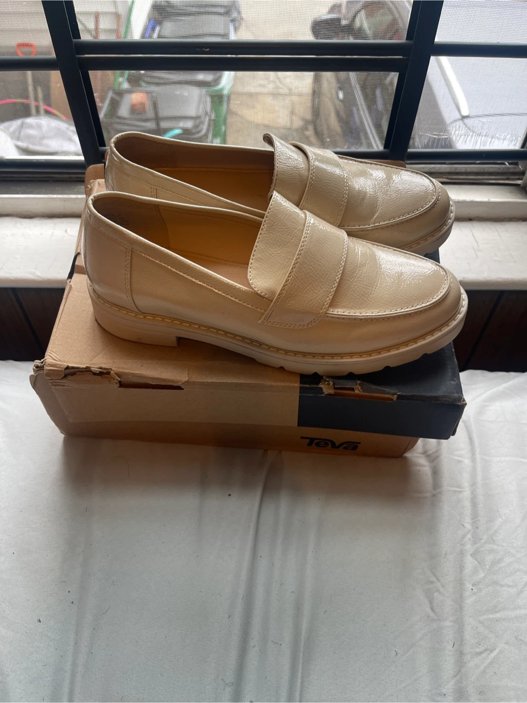 NY&Co Cream Patent Loafers - photo 3