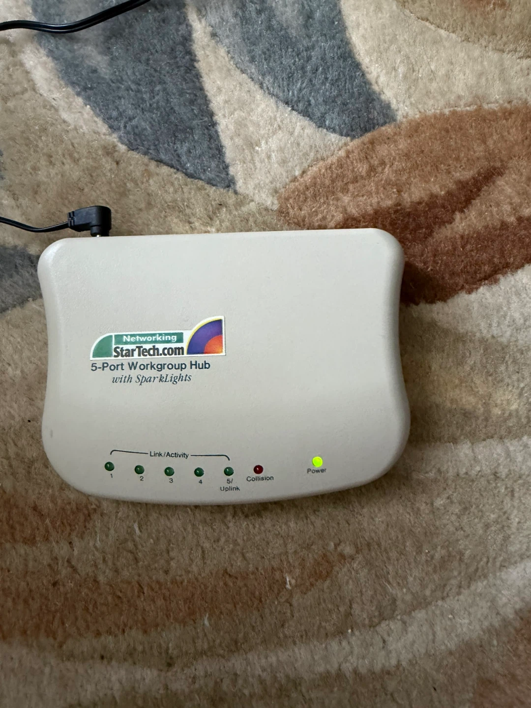 STARTECH.COM 5-PORT WORKGROUP HUB WITH SPARKLIGHTS