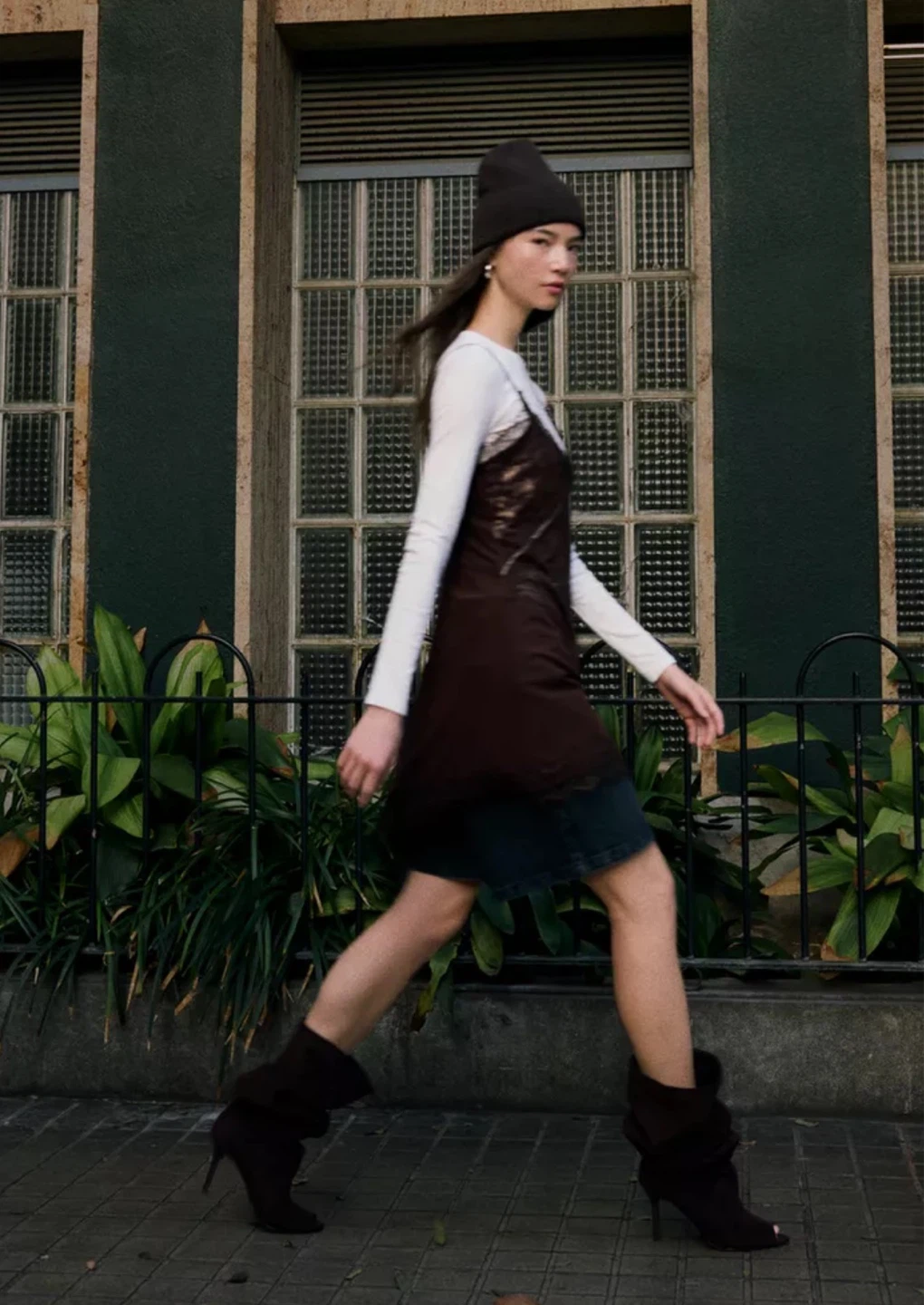 Lace-Trim Dark Brown Floral Print Dress - photo 4