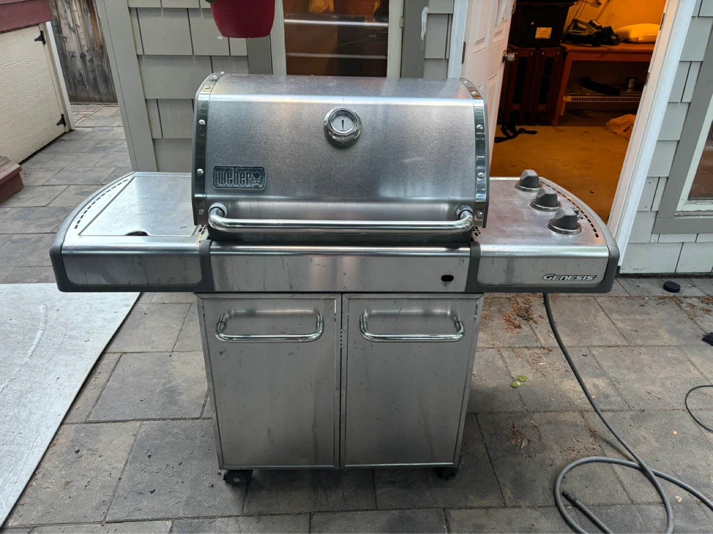 Weber Genesis Natural Gas Grill (2010)