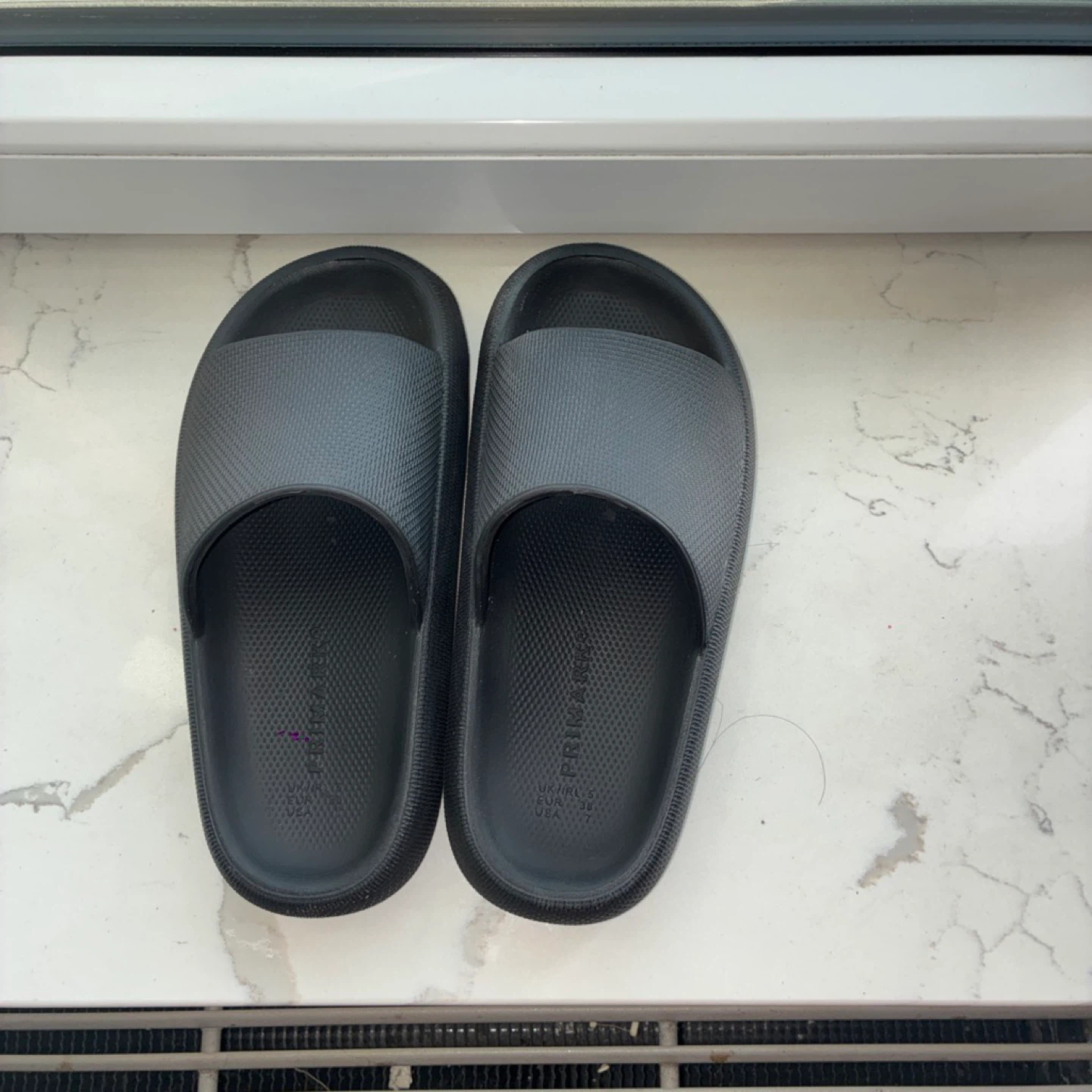 Primark Black Slides - Size 6 1/2 - photo 2