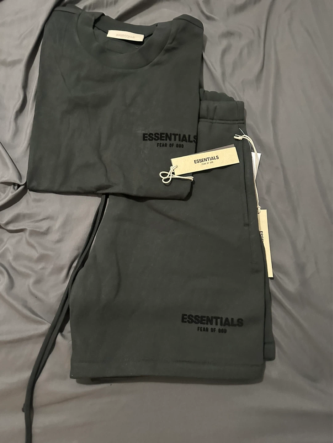 Short y playeras ESSENTIALS - photo 2