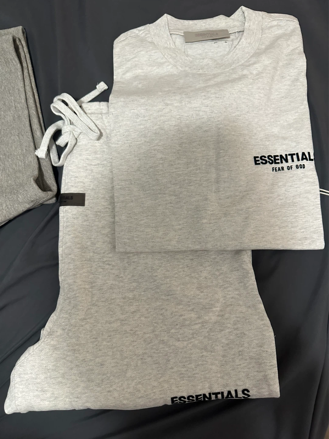 Short y playeras ESSENTIALS - photo 4