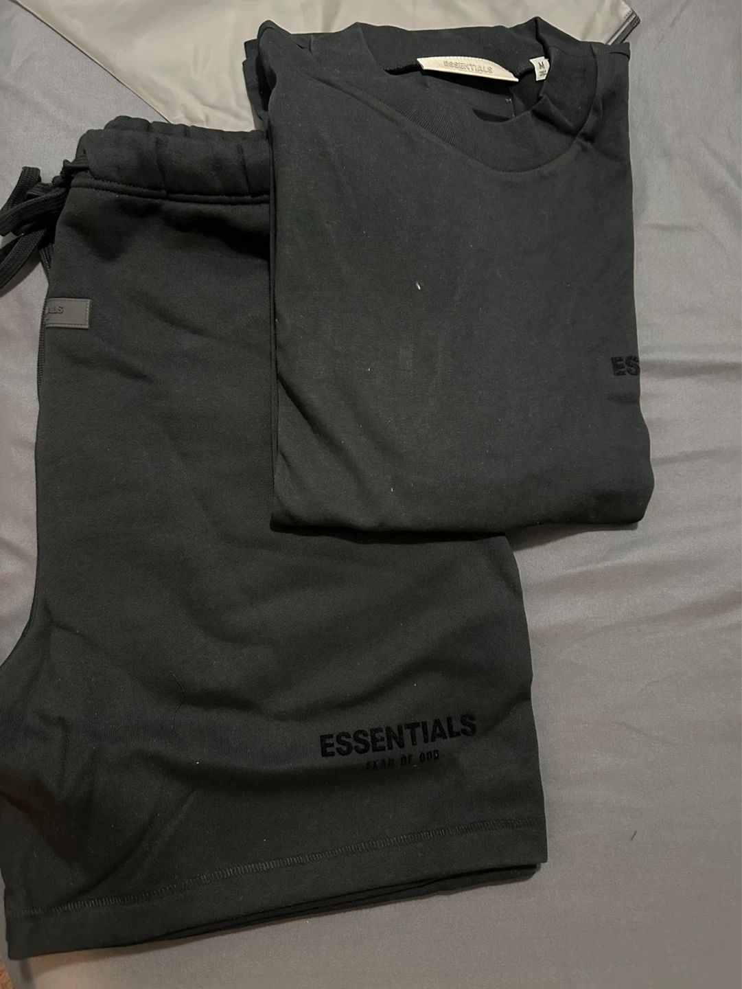 Short y playeras ESSENTIALS - photo 3