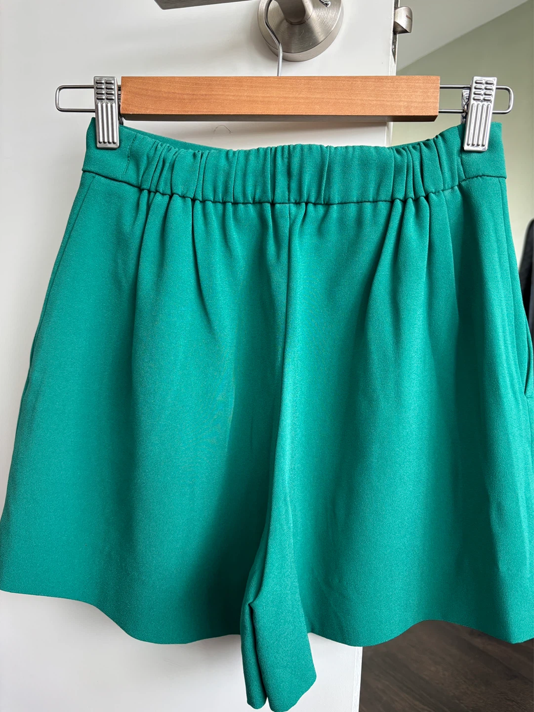 Aritzia Babaton Green Elastic Waist Shorts - photo 2