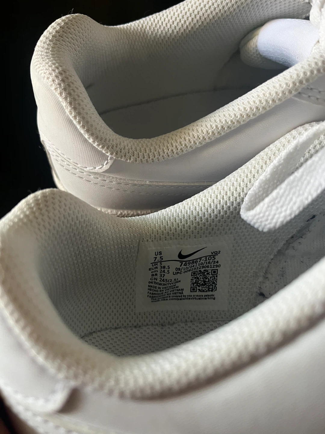 Nike White Leather Sneakers - photo 3