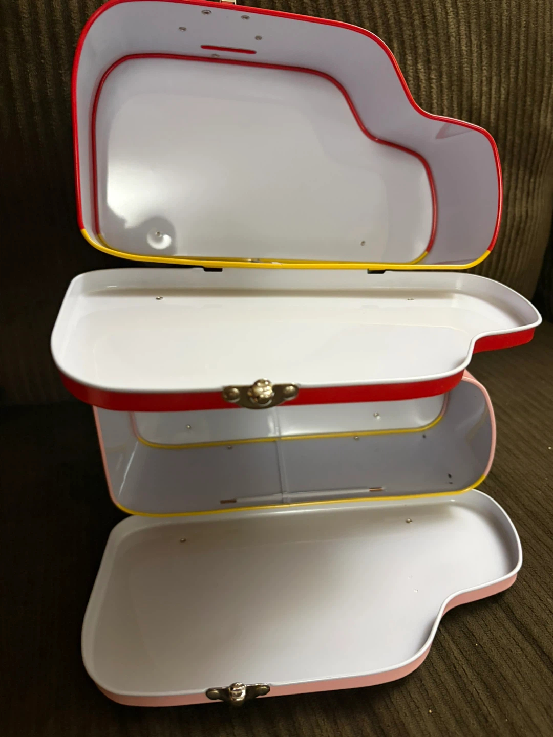 Hello Kitty Red x Sakura Car Tins (2) - photo 3