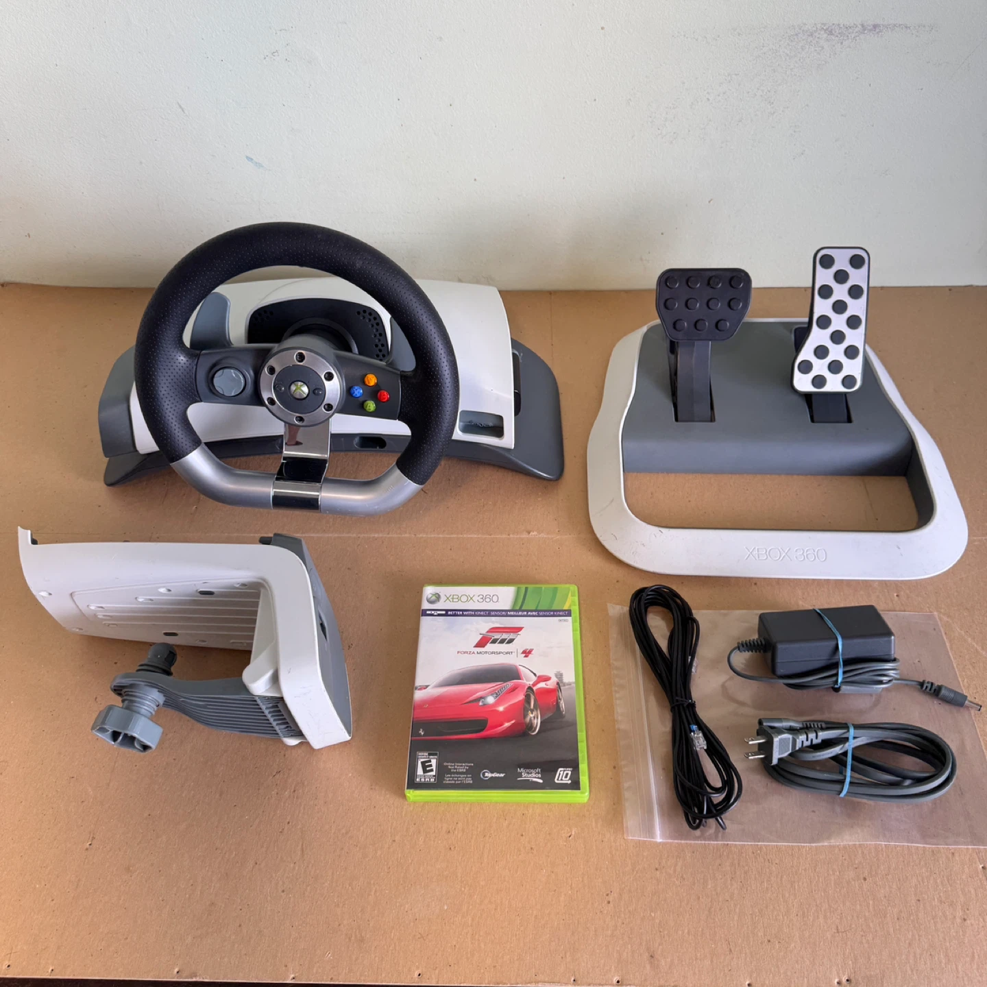 Xbox 360 Wireless Racing Wheel and Pedals + Forza Motorsport 4