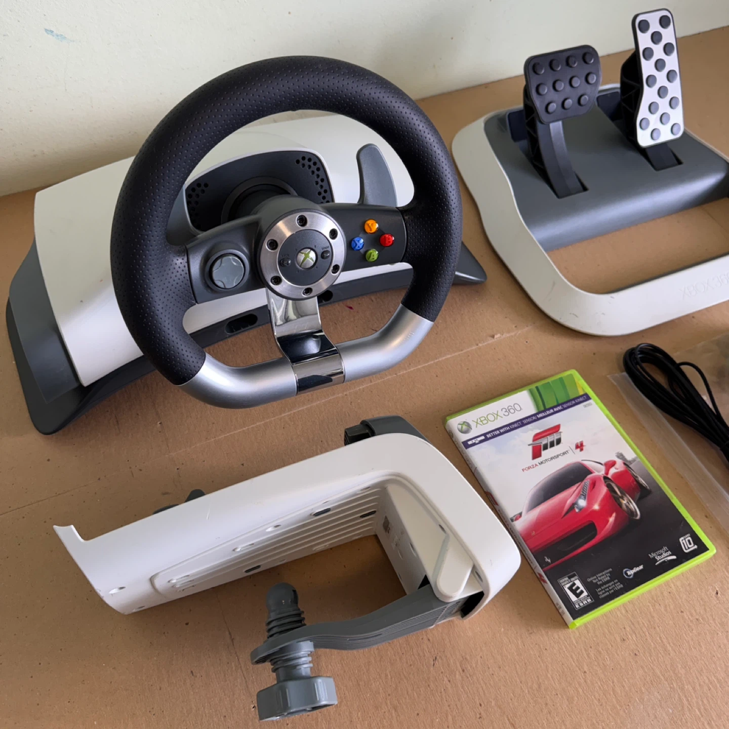 Xbox 360 Wireless Racing Wheel and Pedals + Forza Motorsport 4 - photo 2