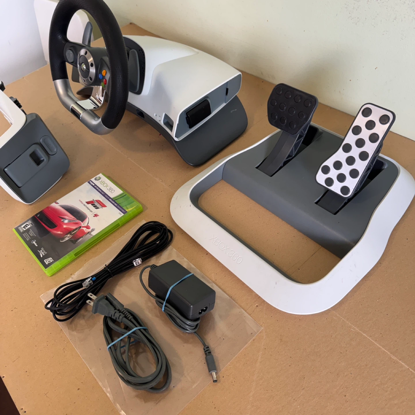 Xbox 360 Wireless Racing Wheel and Pedals + Forza Motorsport 4 - photo 3