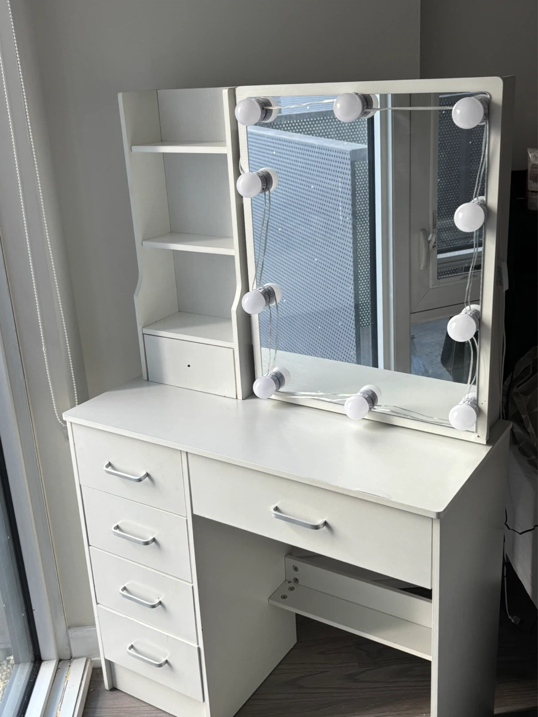 White Vanity Dressing Table with Lighted Mirror