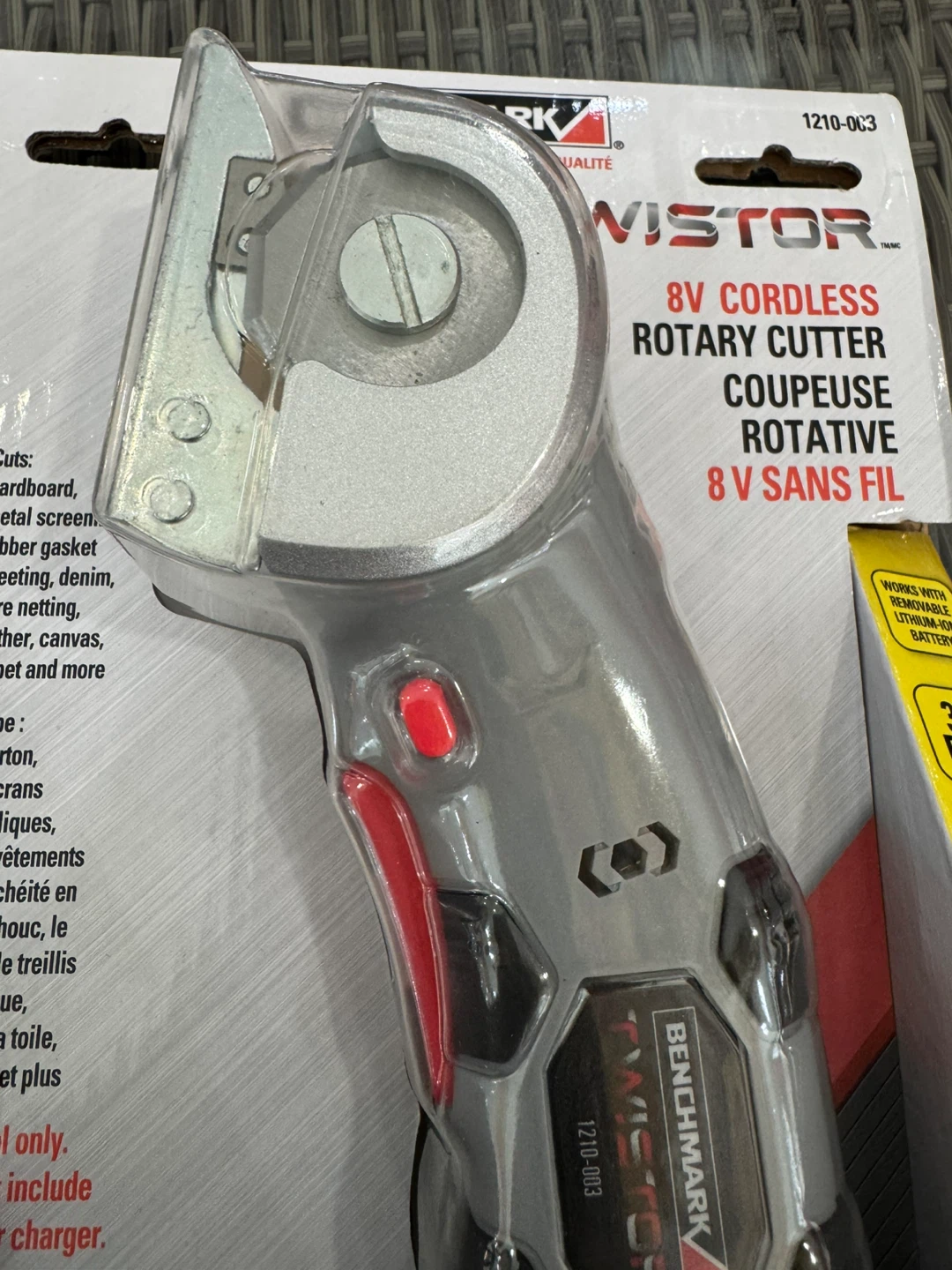 Benchmark Twistor 8V Cordless Rotary Cutter - photo 3