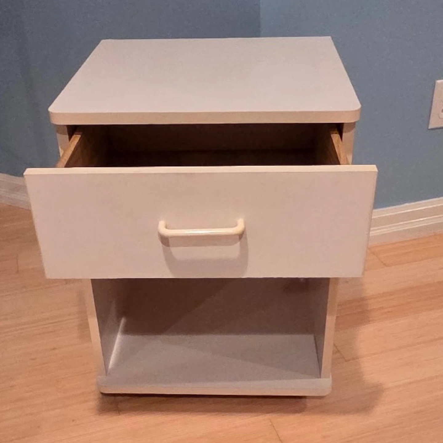 White 1-Drawer Nightstand - photo 2
