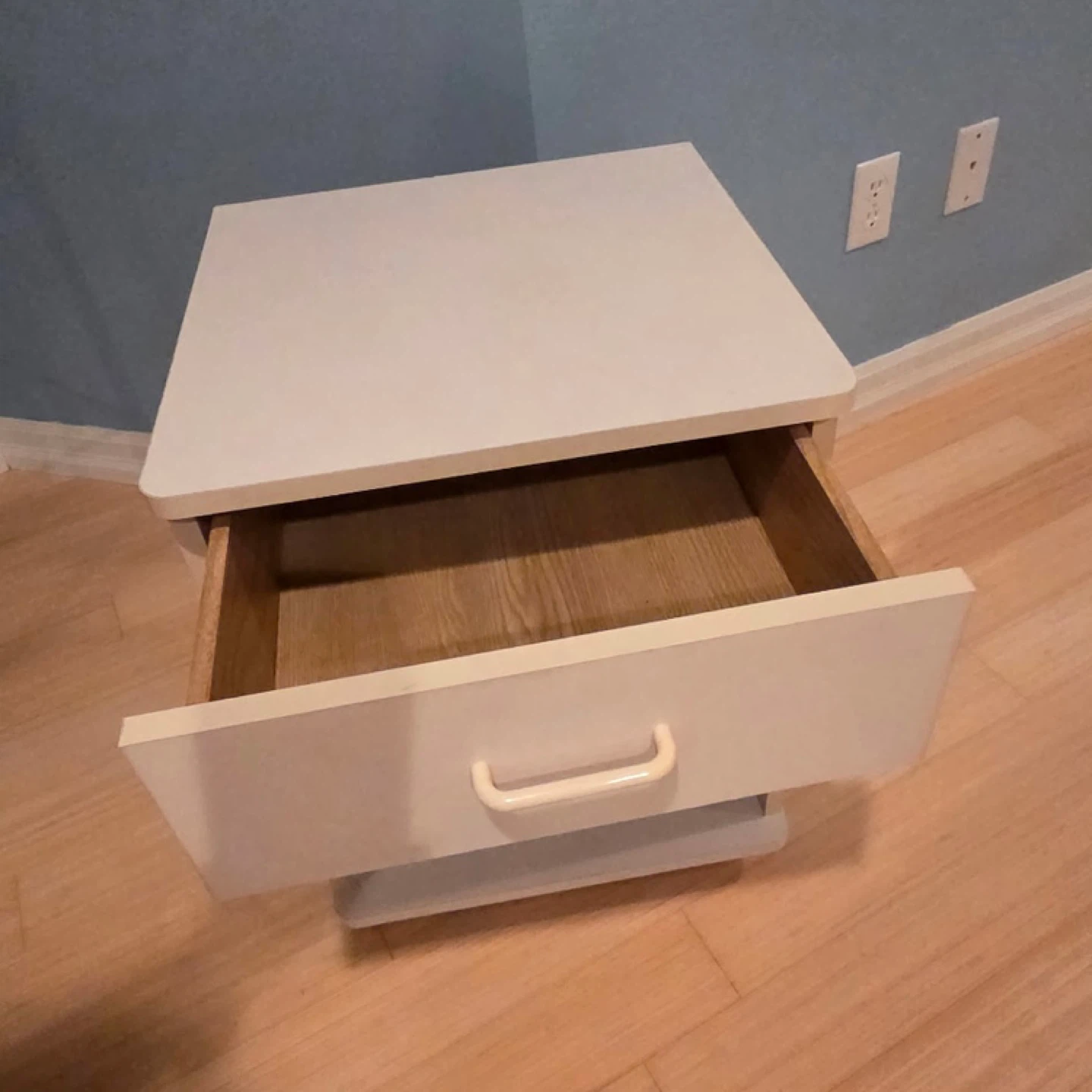 White 1-Drawer Nightstand - photo 3