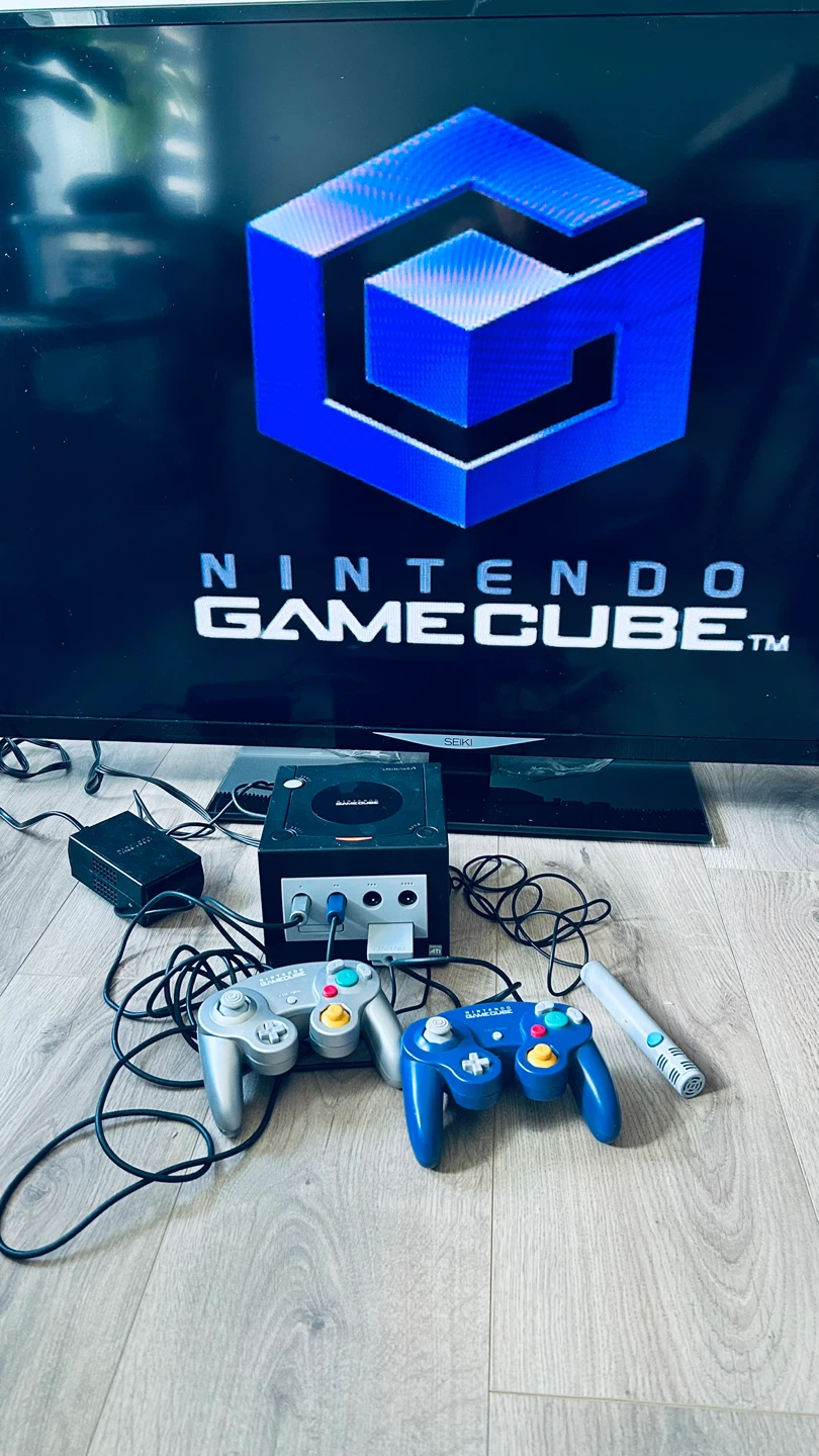 Nintendo GameCube Console Bundle – 2 Controllers, 2 Games
