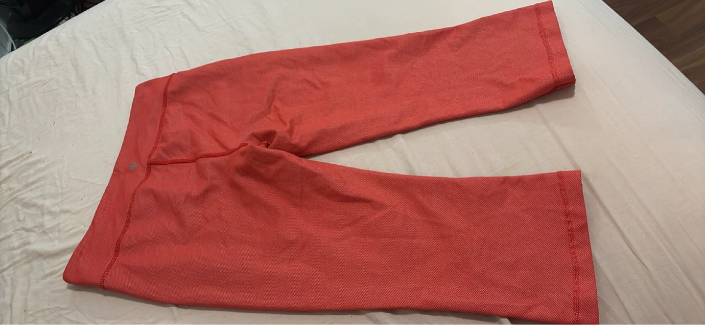 Lululemon Coral Capris