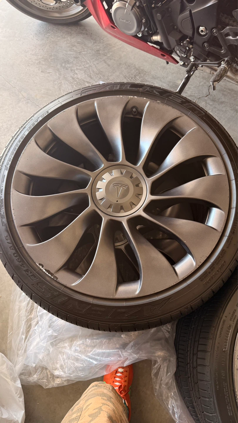 Tesla Model Y Performance 21" Wheels & Fazen Tires Set