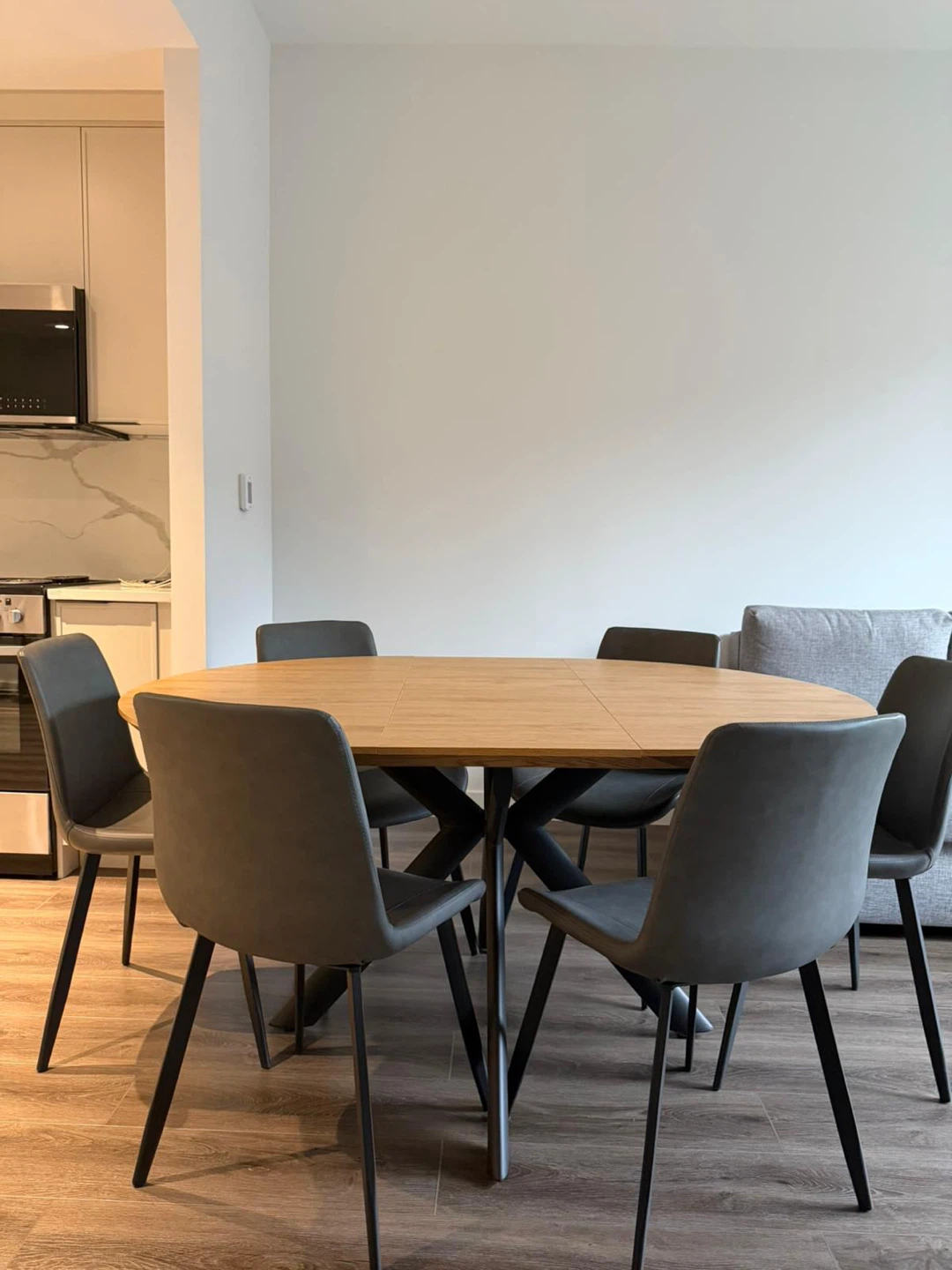 Table and chairs - photo 5