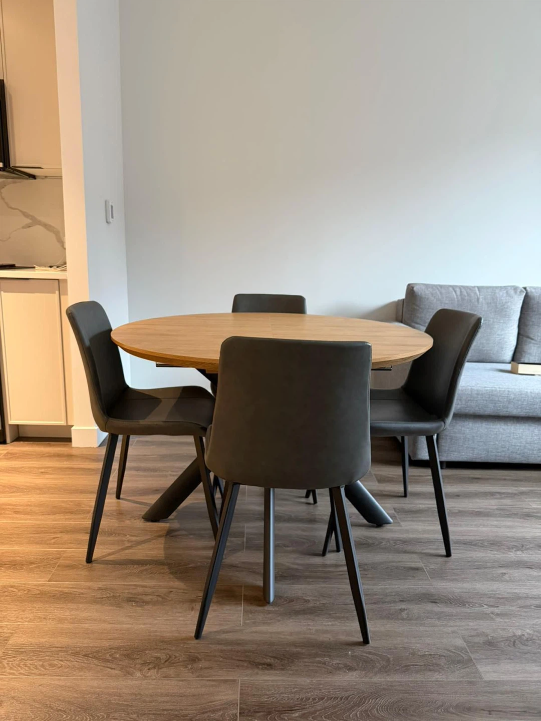 Table and chairs - photo 4