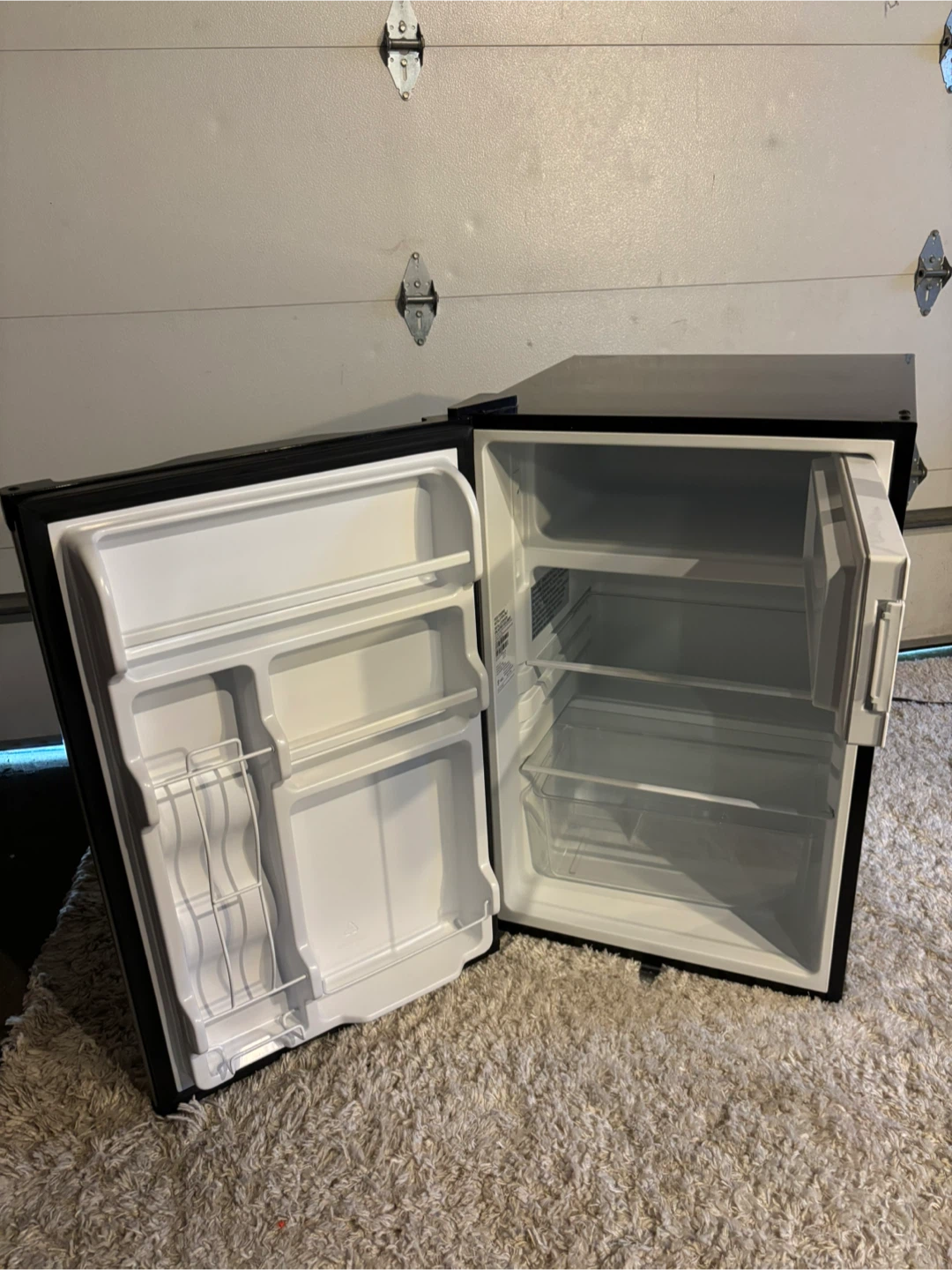 Frigidaire Mini Fridge - photo 3