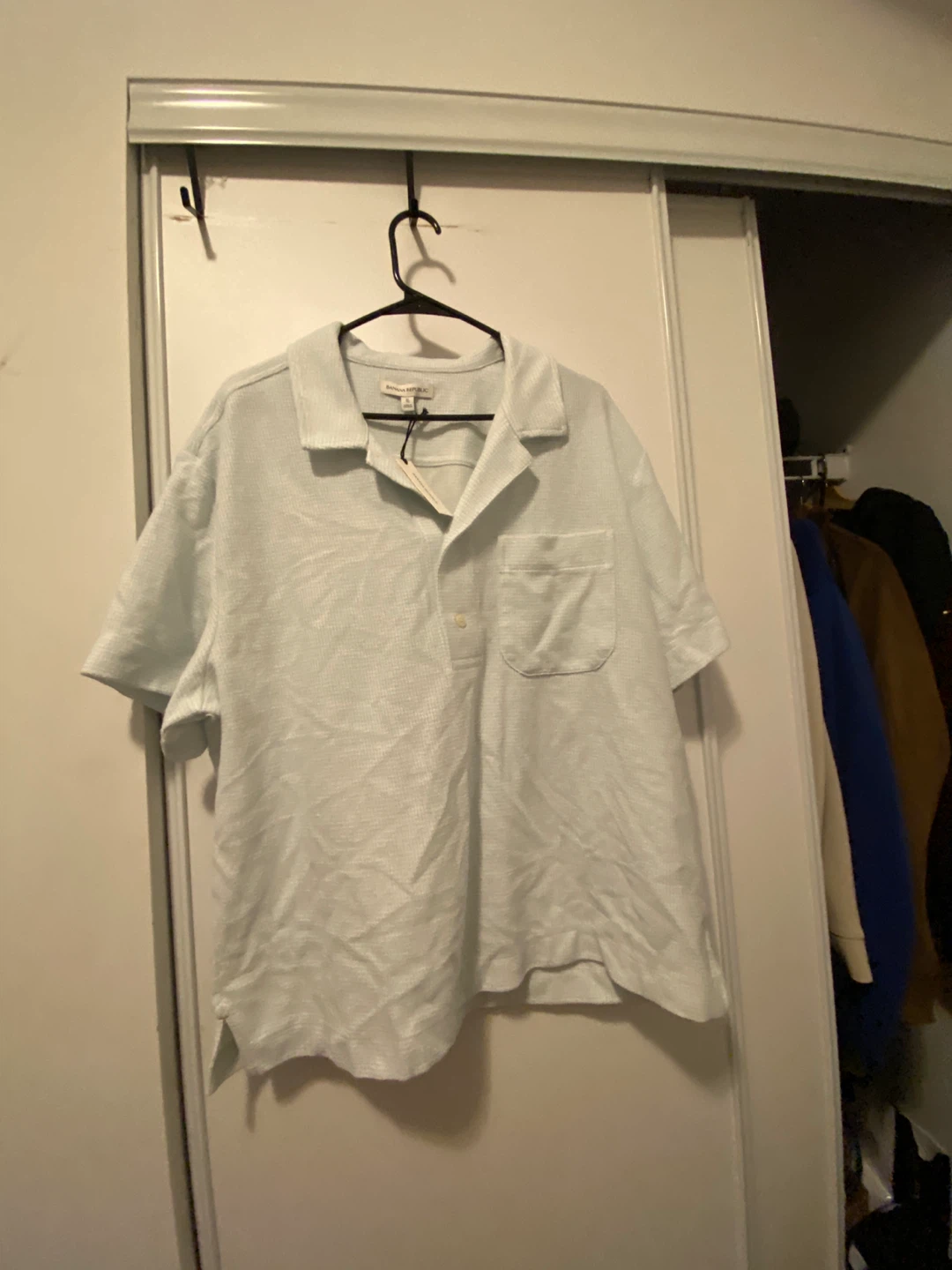 Banana Republic Men's Light Blue Textured Short Sleeve Shirt