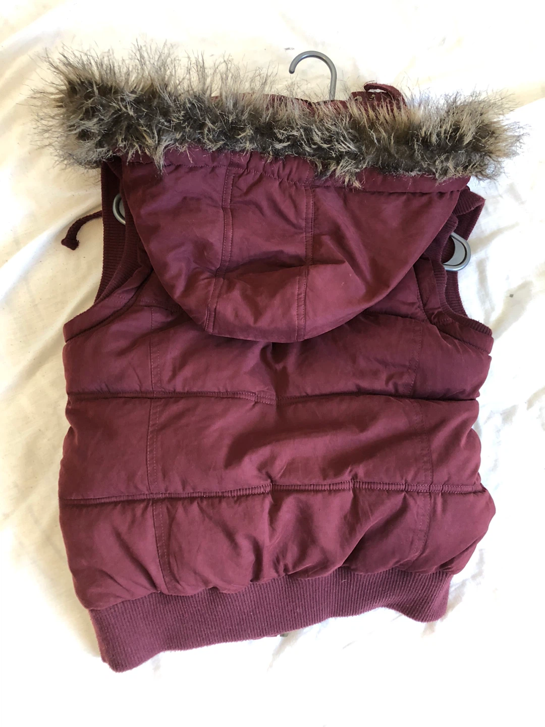 Puffer Vest with Faux Fur Hood - Burgundy - photo 2