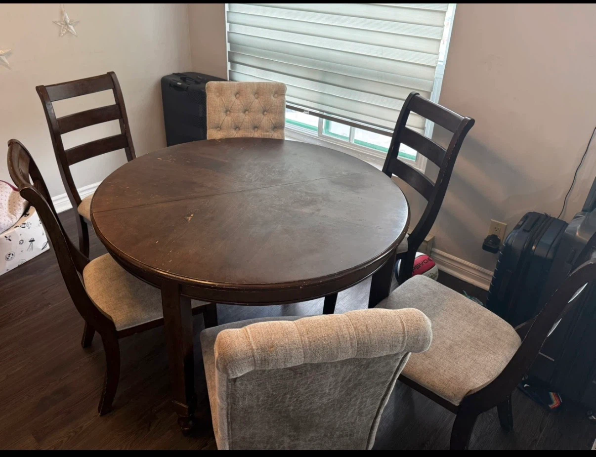 Extendable dinning table with 6 chairs