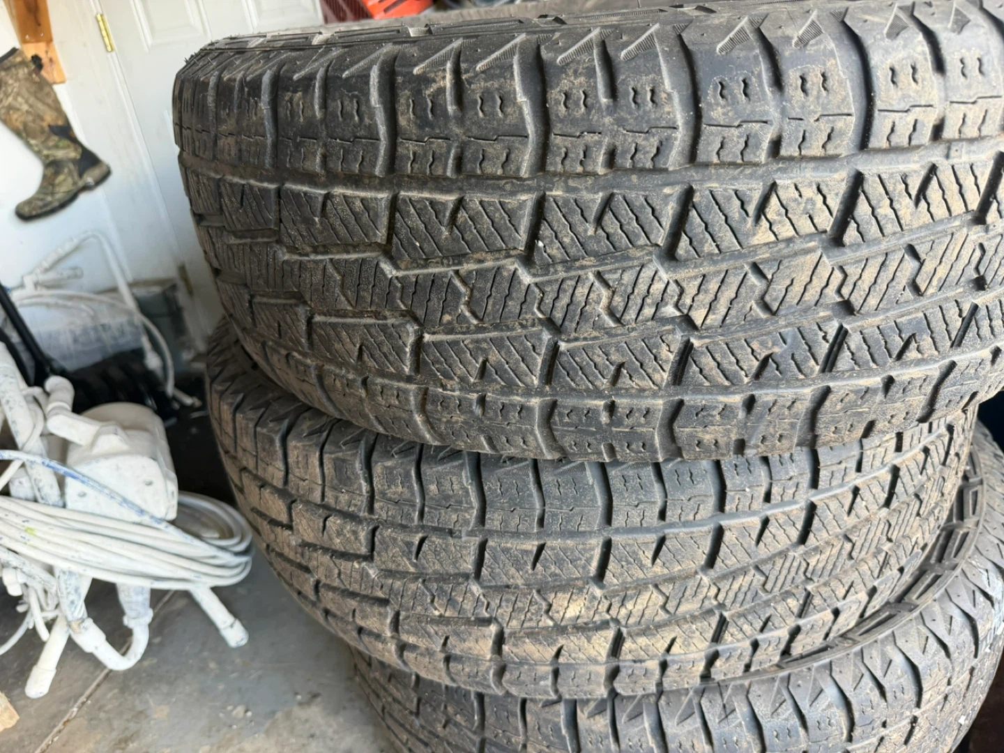 Ram 1500 full tire set 275/60R20 - photo 2