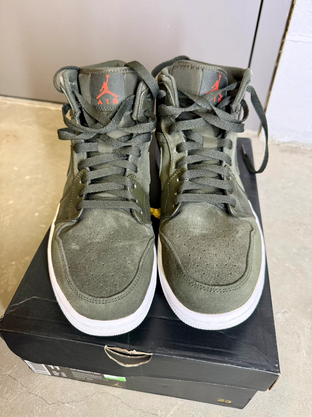 Air Jordan 1 Mid SE Olive Green US11 - photo 3
