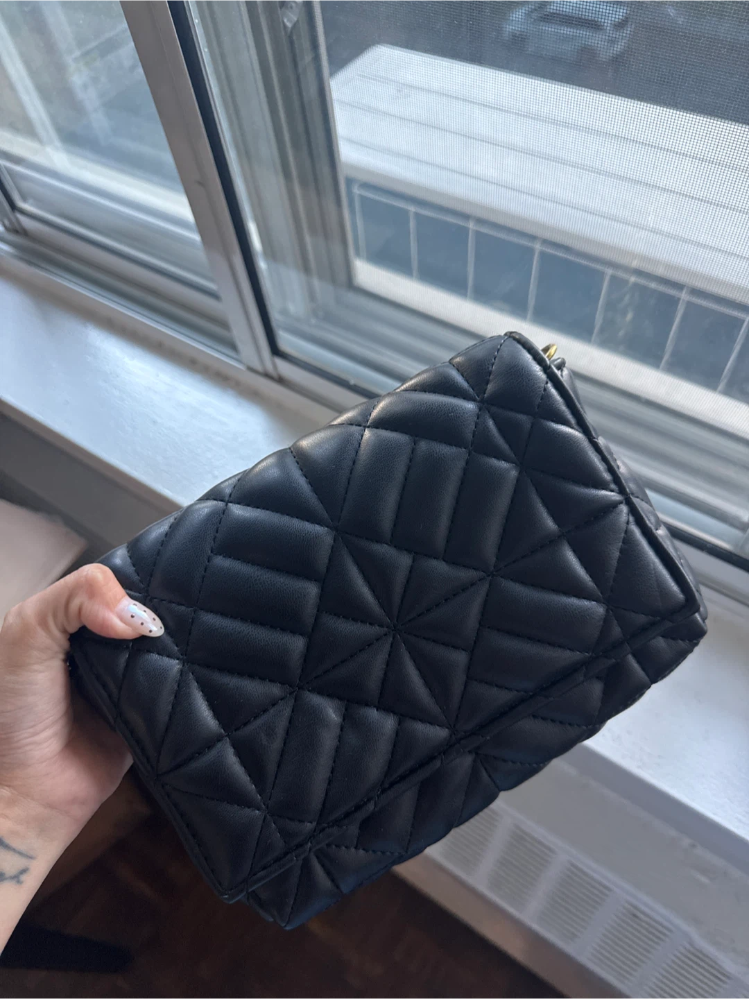 Black Quilted Handbag with Gold Chain - photo 2