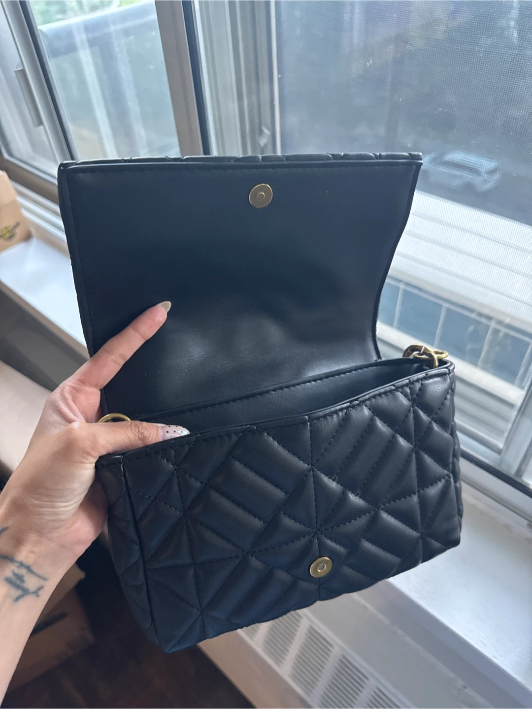 Black Quilted Handbag with Gold Chain - photo 3