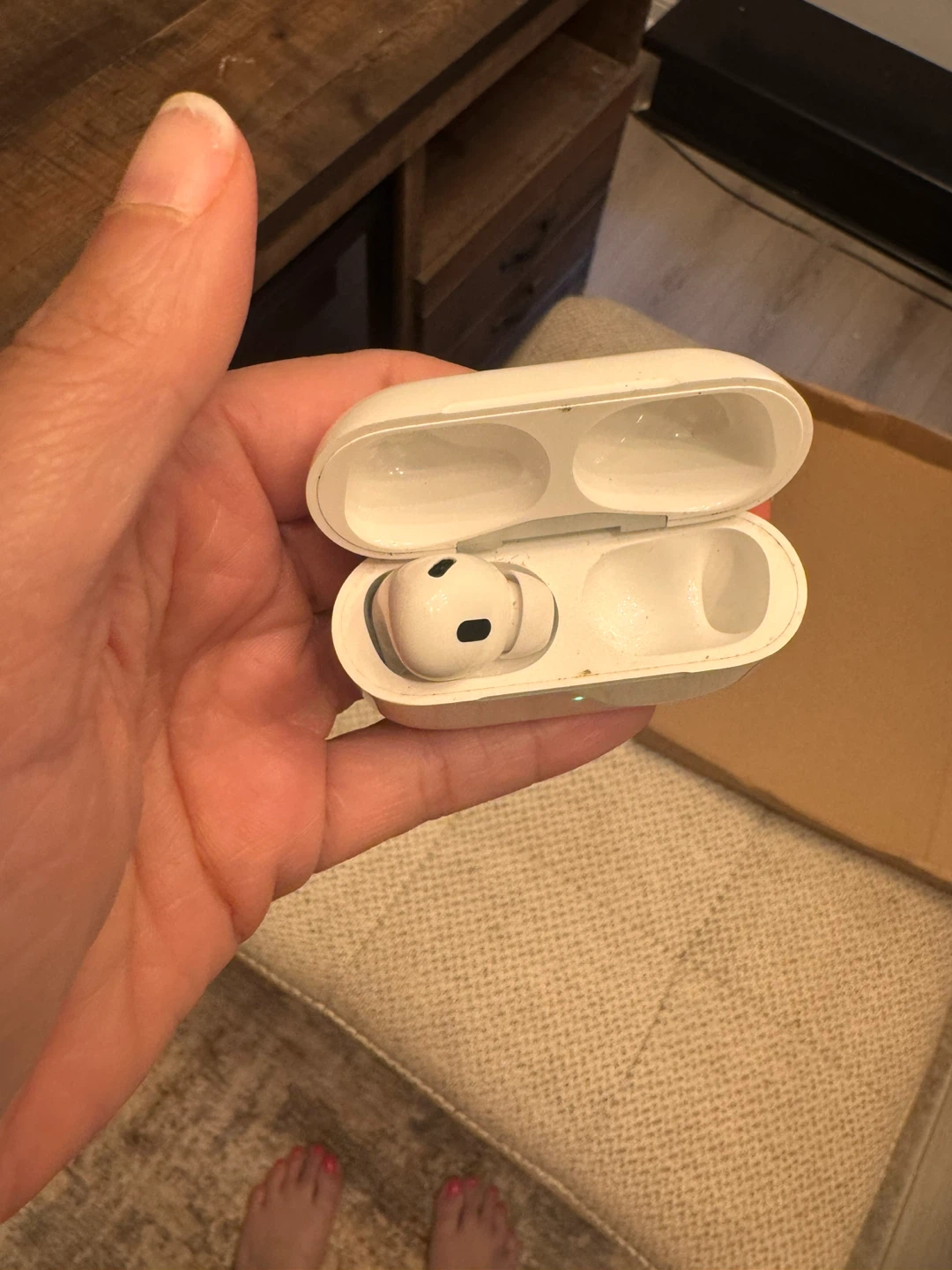 Apple AirPods Pro Charging Case - photo 2