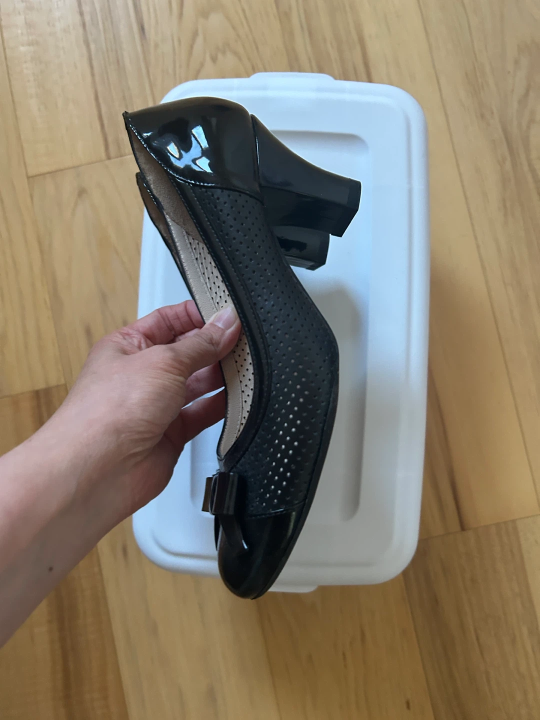 Monica Ricci Black Perforated Bow Heels - photo 5