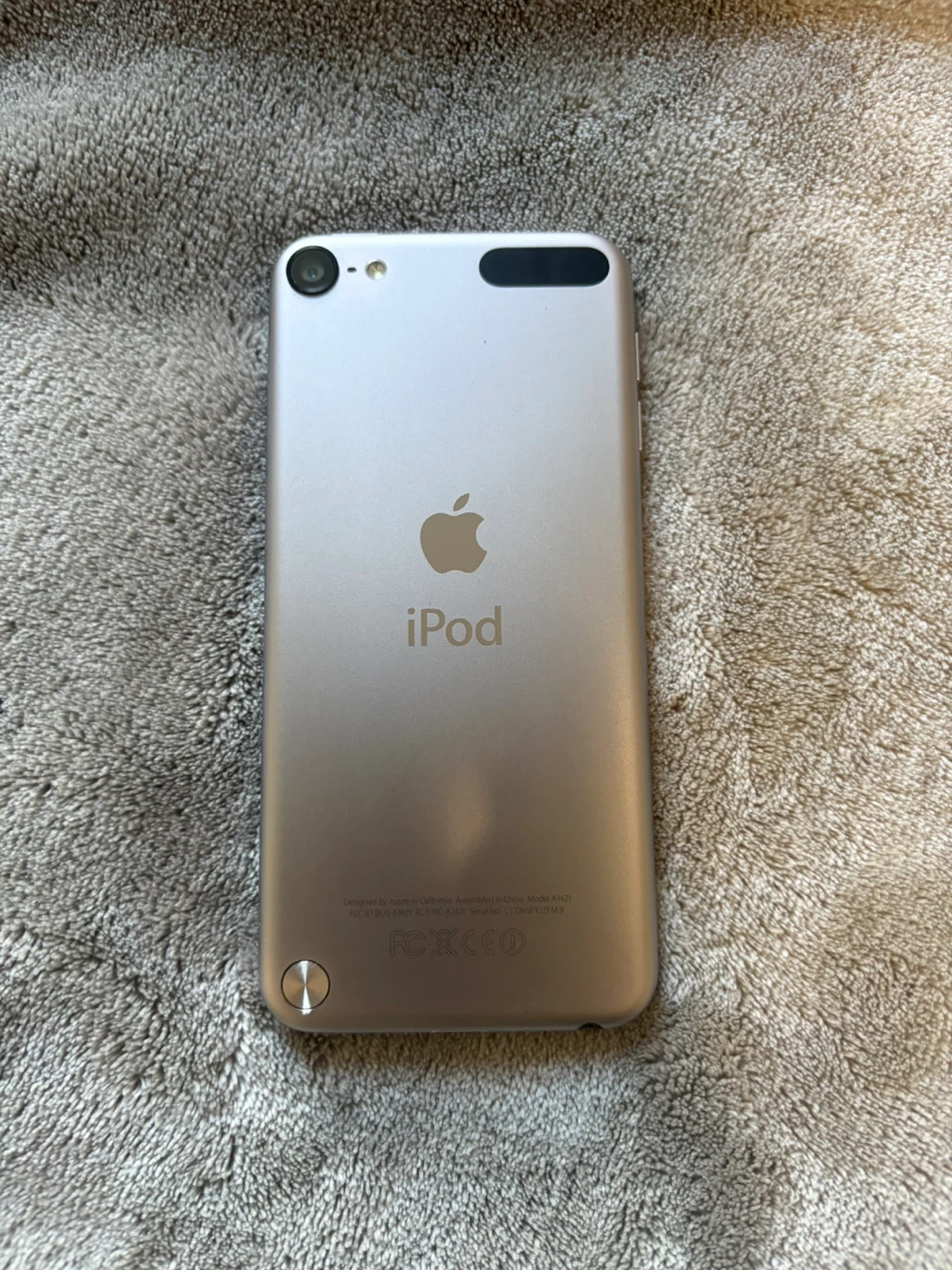 Mint Condition iPod Touch 5th Gen (32GB, Black) + Charger - photo 2