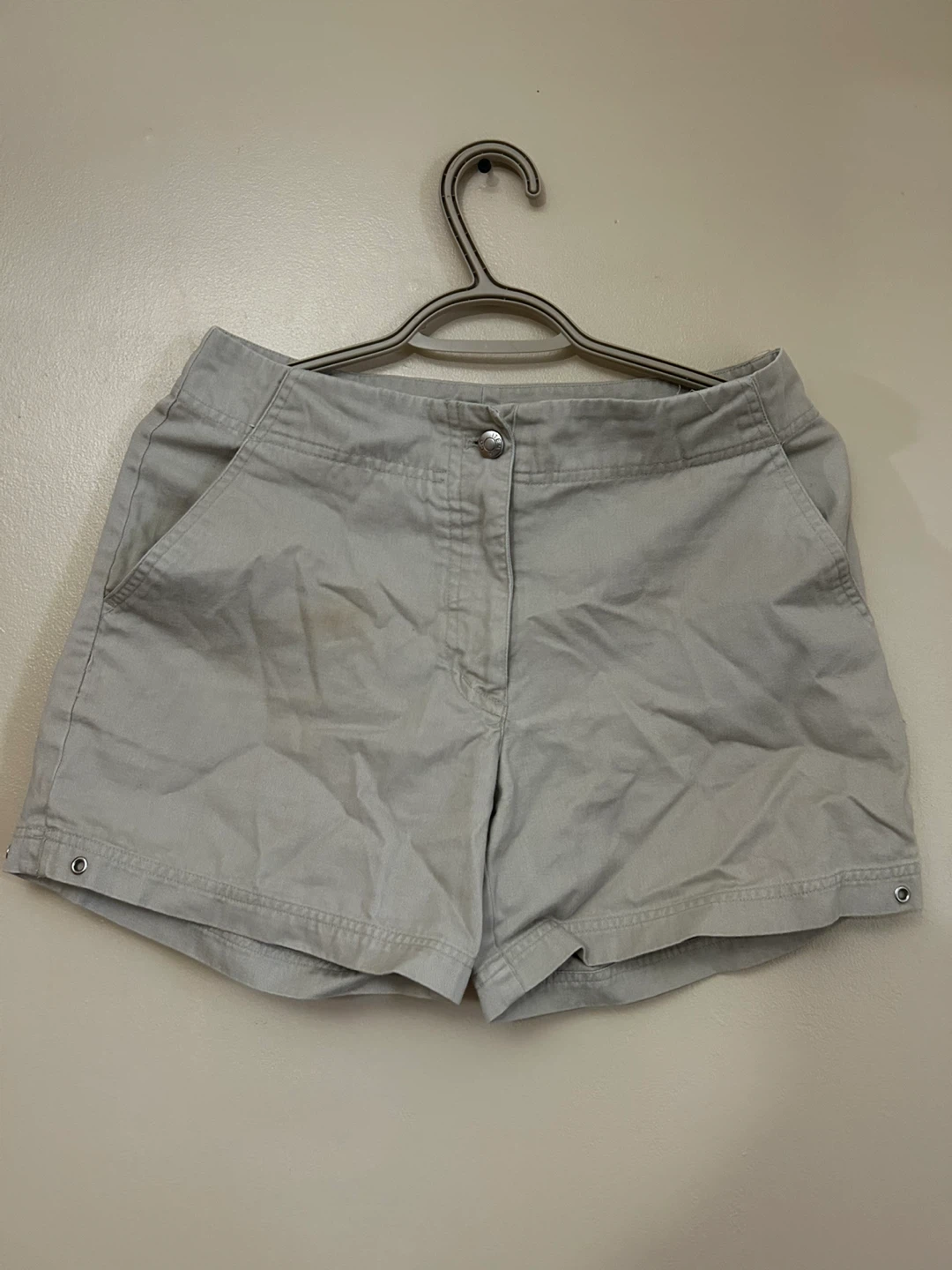 Women’s Beige Shorts size 6