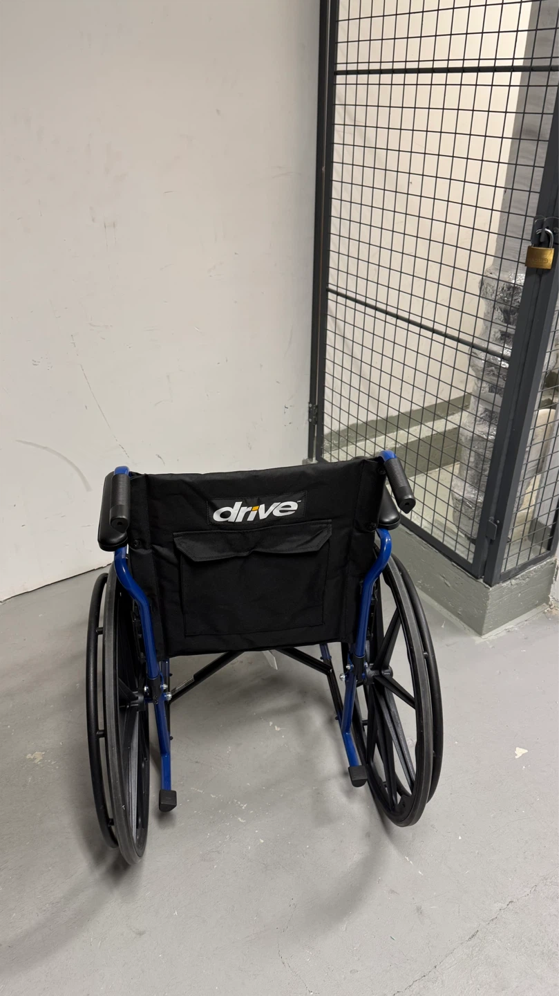 Drive Medical Single Axle Blue Streak Wheelchair 18" - photo 3