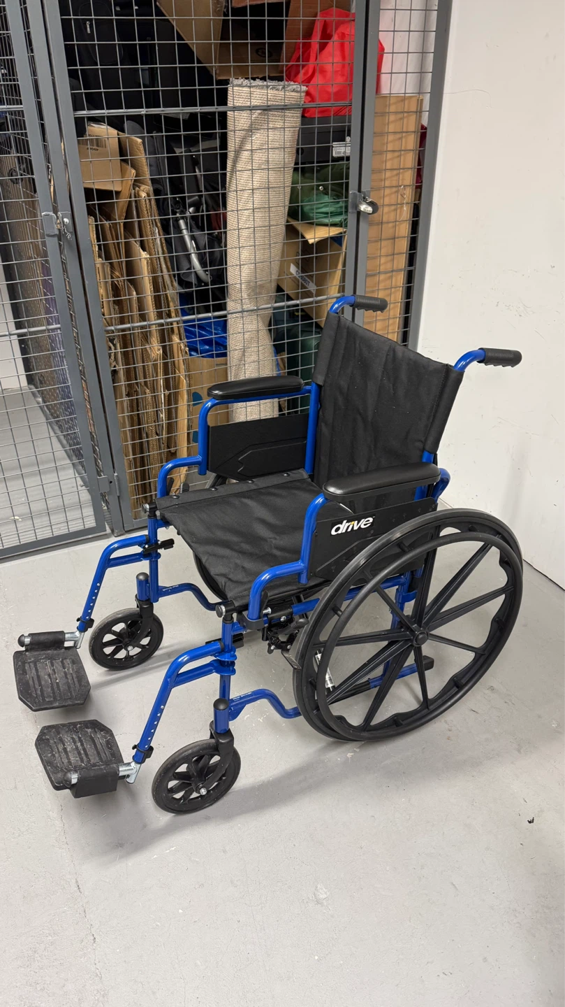 Drive Medical Single Axle Blue Streak Wheelchair 18" - photo 2