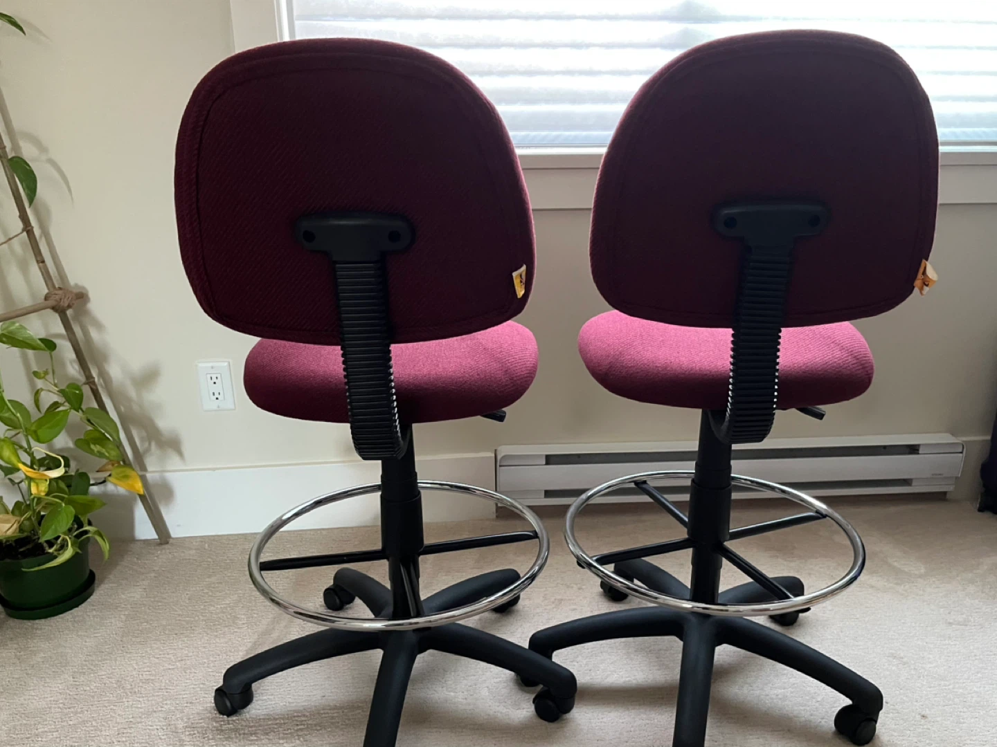 2x Burgundy Adjustable Office Chairs - photo 3