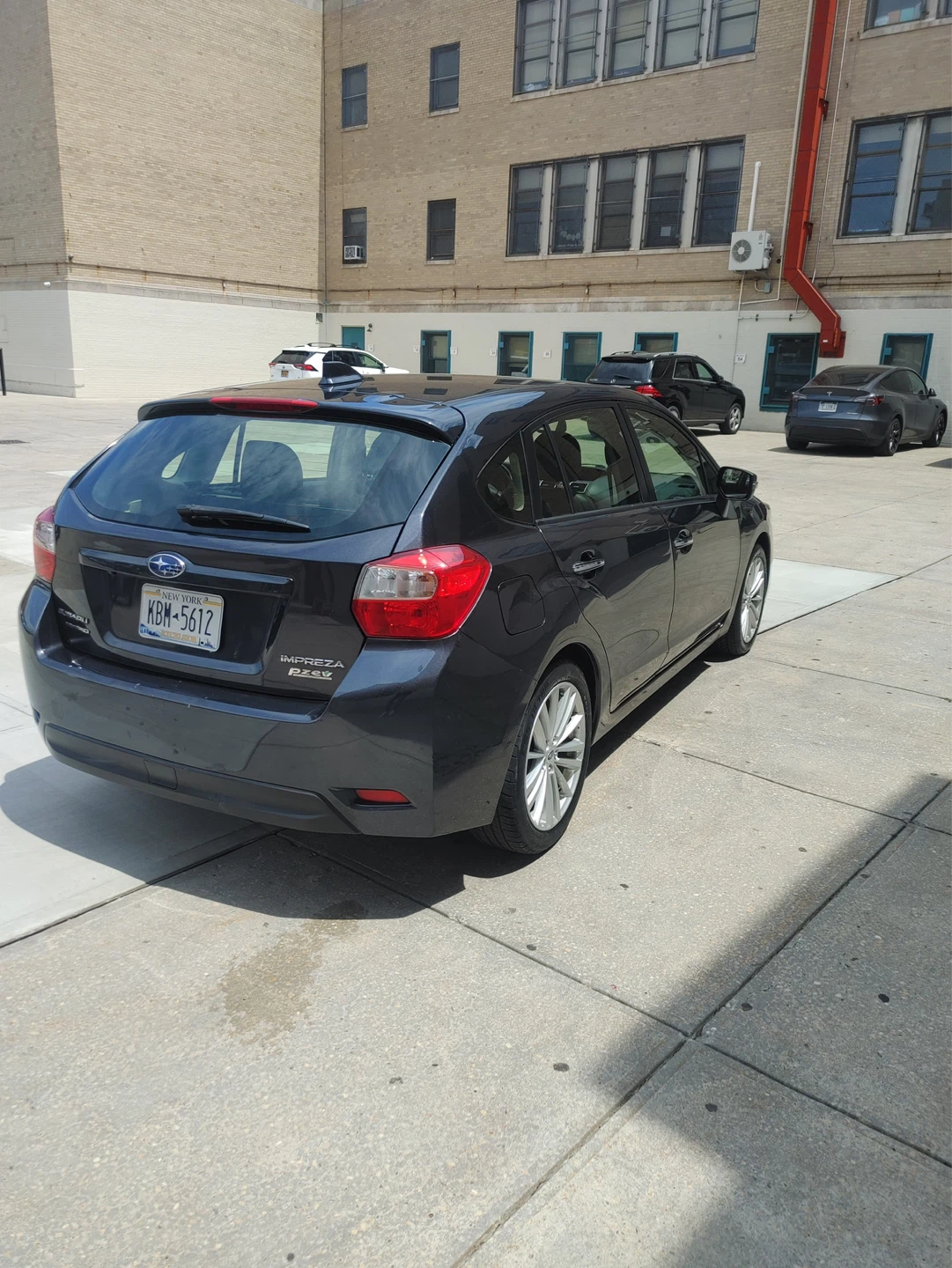 Subaru Impreza 2.0i Premium Hatchback - photo 2