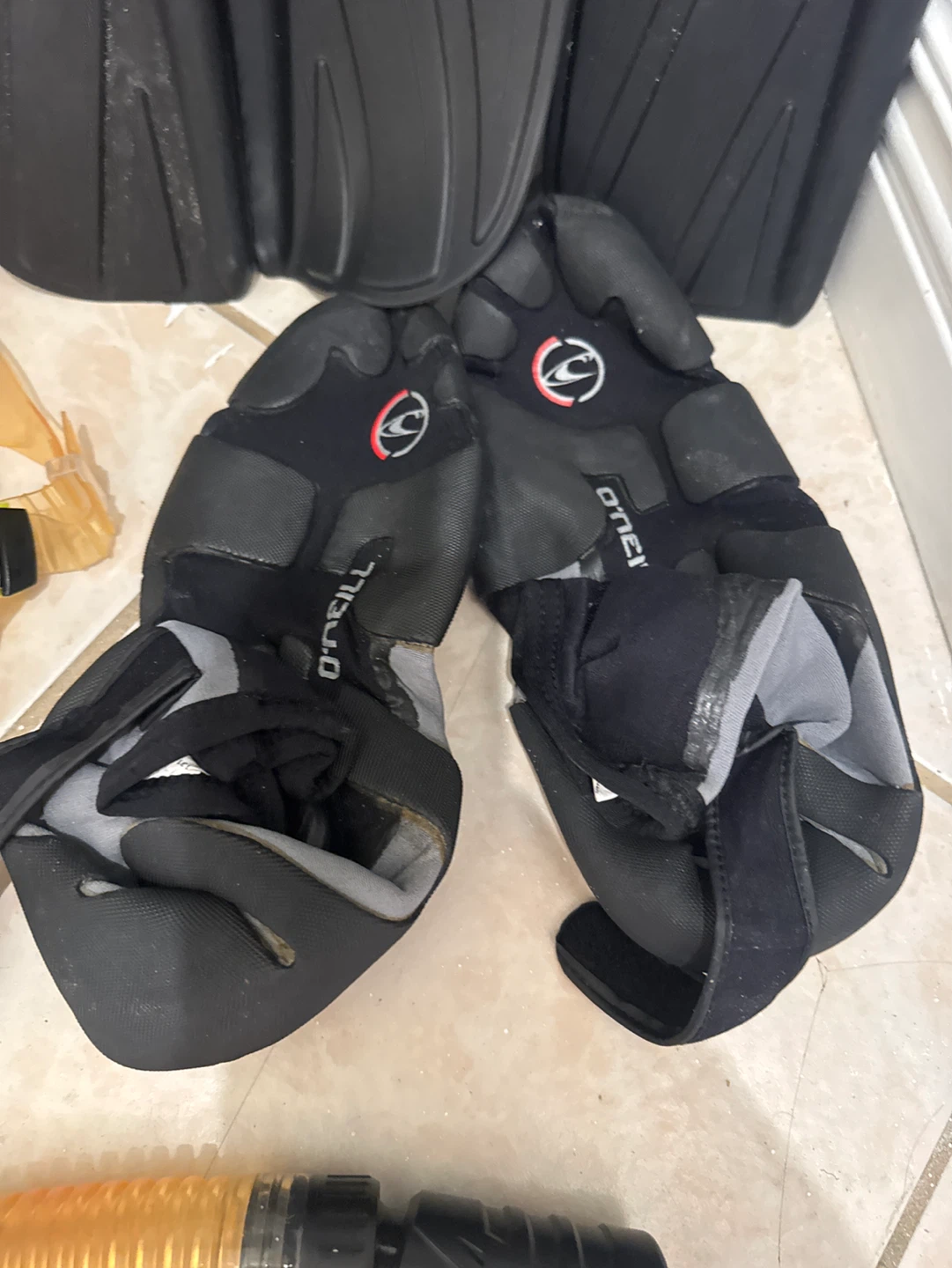 Scuba Gear Set: Wetsuits, Fins, Mask & Snorkel - photo 4