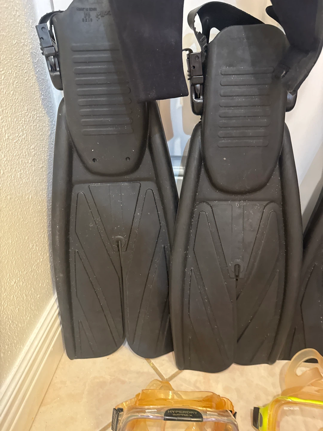 Scuba Gear Set: Wetsuits, Fins, Mask & Snorkel - photo 3