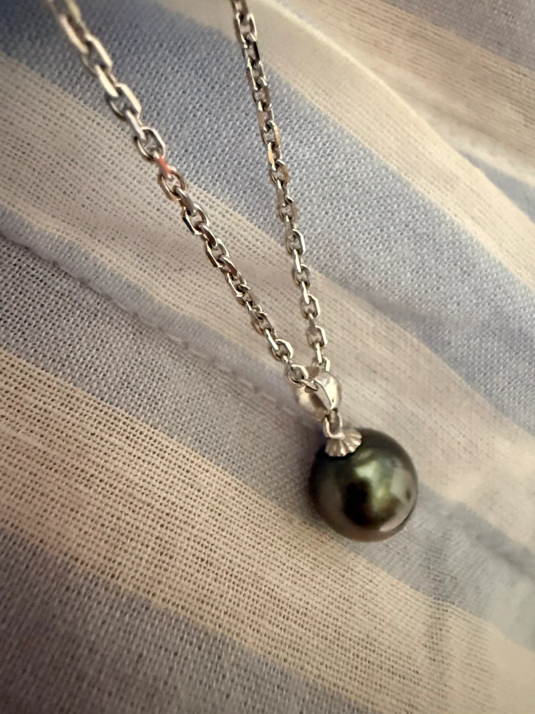 Brand new 18K plated Black Tahiti Pearl Necklace - photo 3