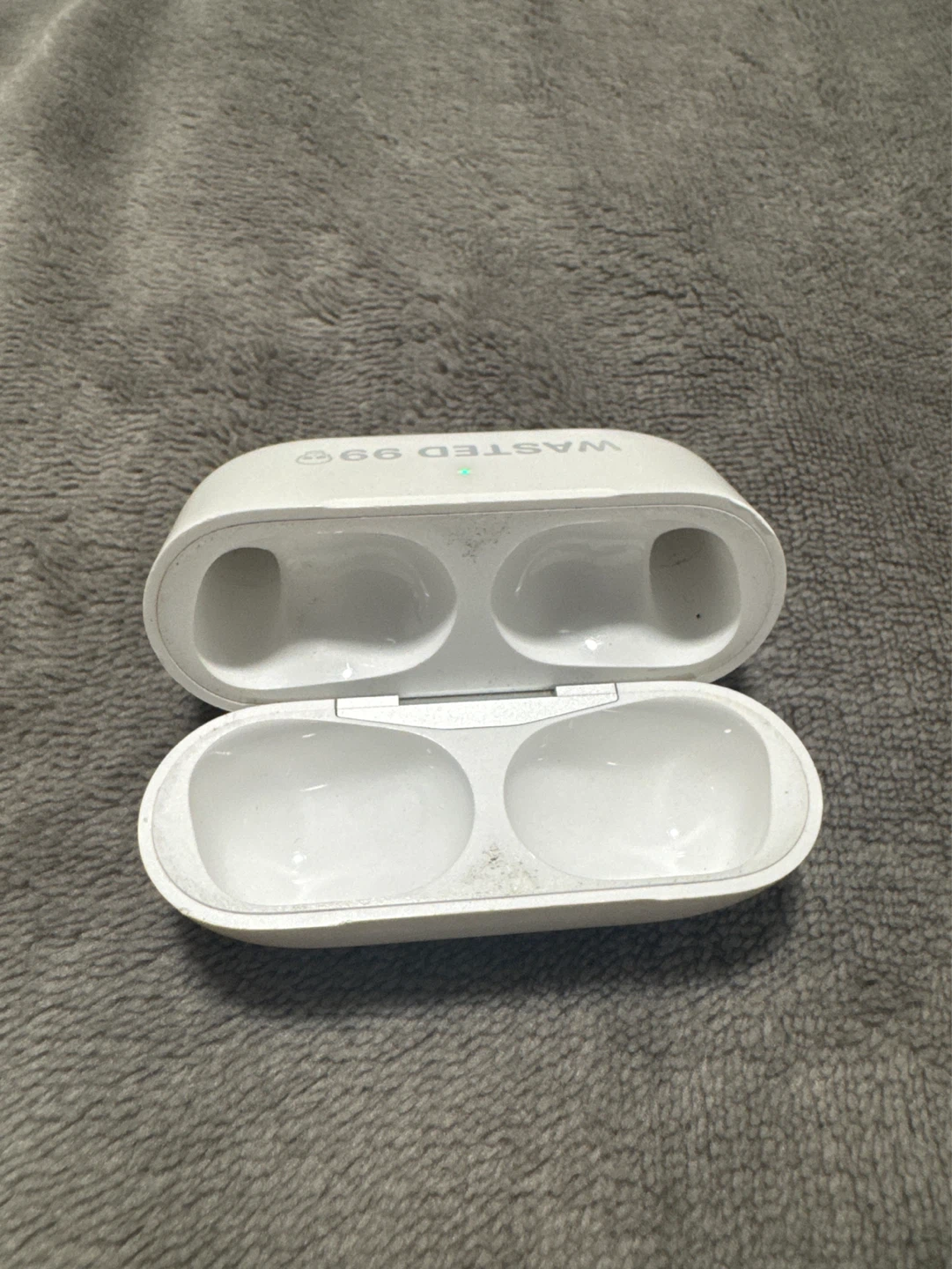 Apple AirPods 2nd gen Pro Charging Case - photo 4