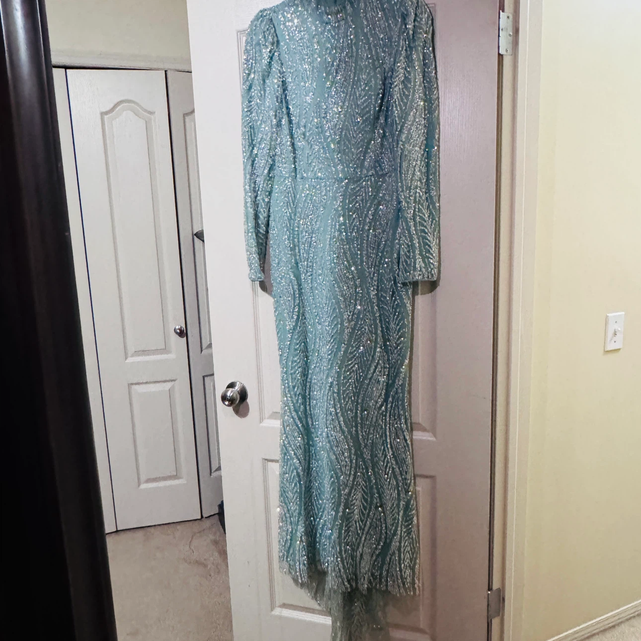 Sparkly green modest dress size medium - photo 2