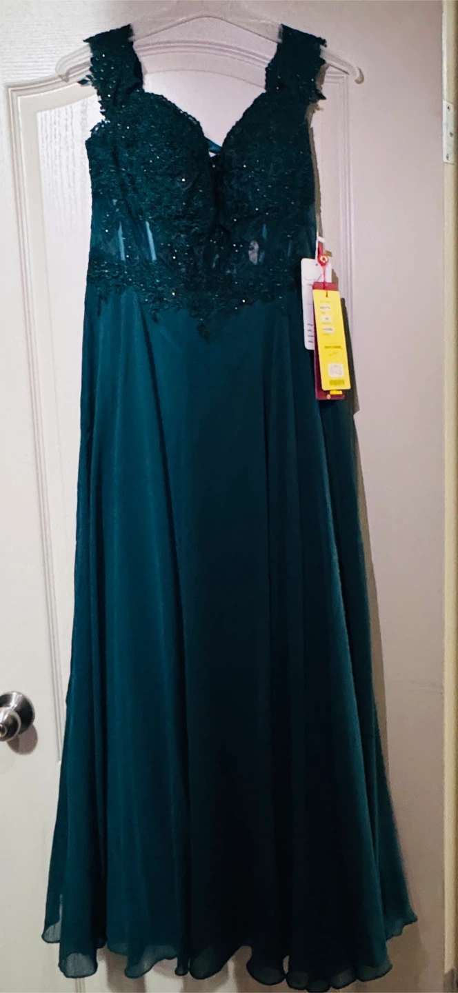 Emerald Green Beaded Lace Formal Dress - photo 2
