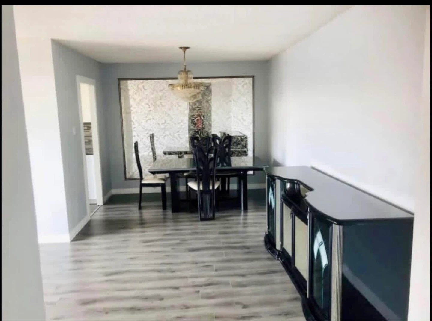 BEAUTIFUL RENOVATED 3 BEDROOM 2 BATHROOM CONDO APARTMWNT