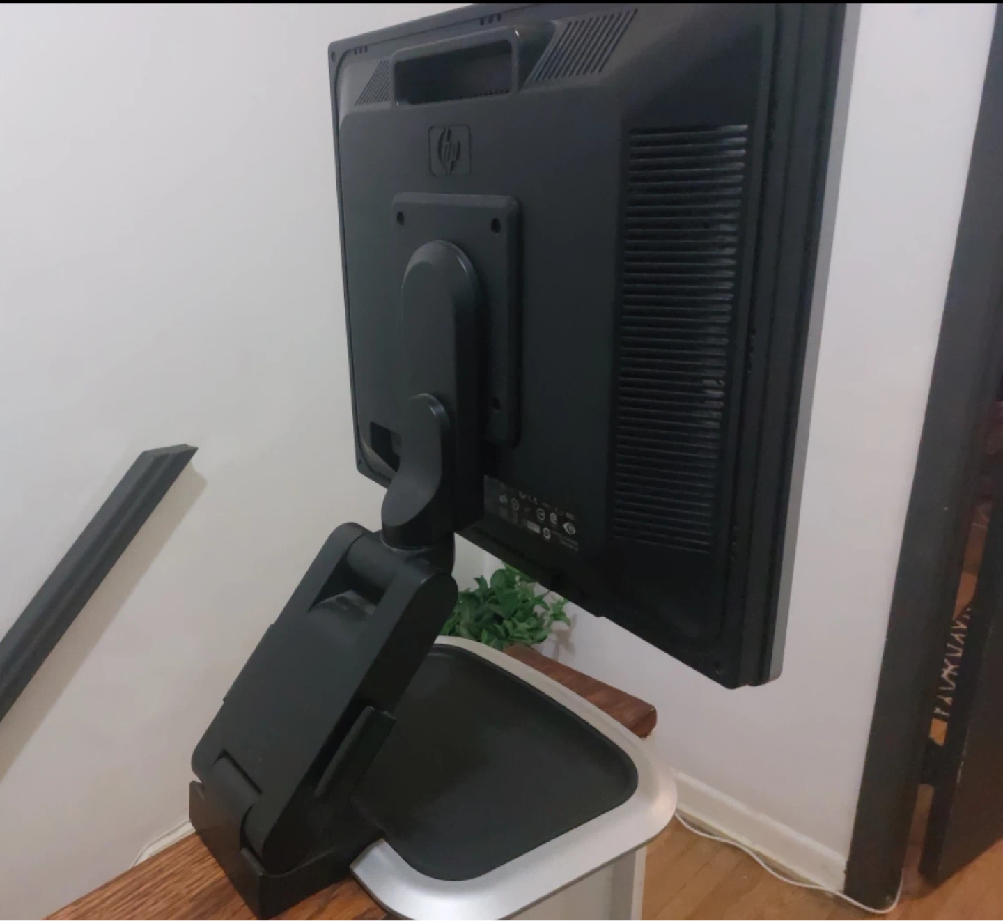 HP Compaq LA1951g LCD Monitor - photo 2